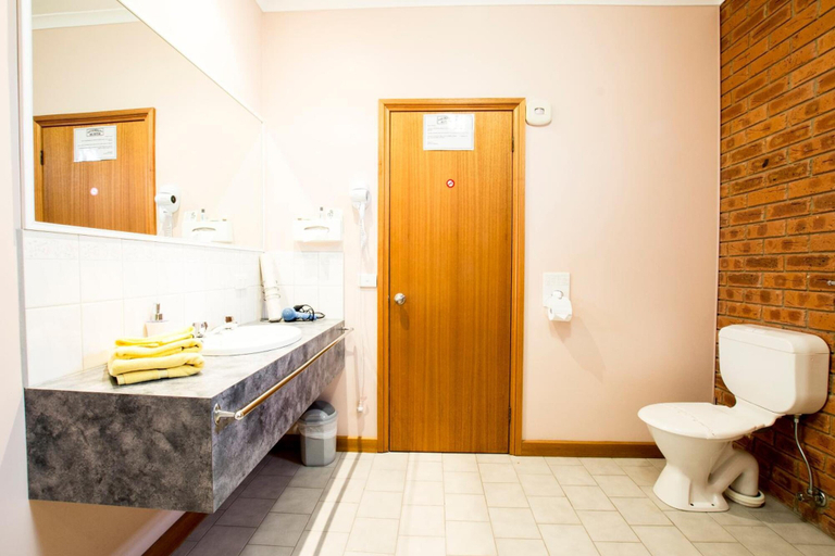 Bathroom 3, Golden River Motor Inn, Murray