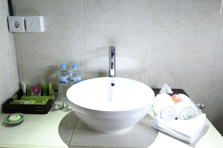 Bathroom 4, Puri Karang Besakih, Karangasem
