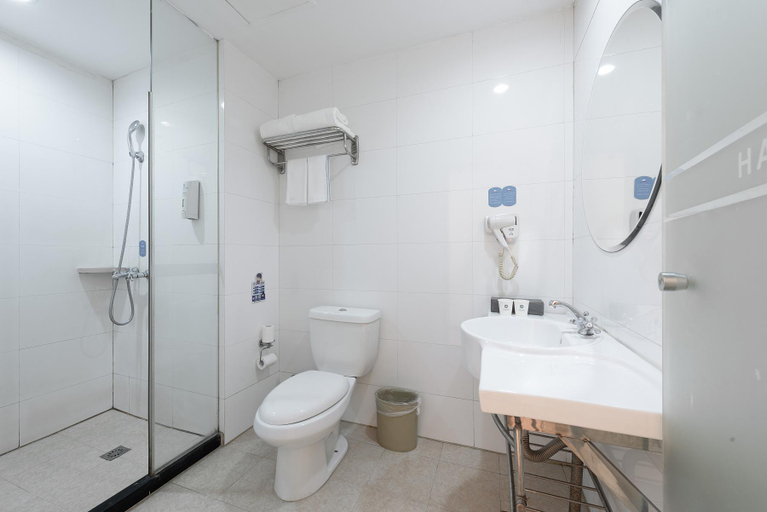 Bathroom 4, Hanting Hotel Zhongtai Shangmao City, Hangzhou