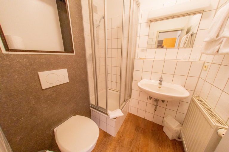 Bathroom 5, Hotel Centro Fürth, Fürth