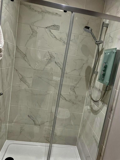 Bathroom 3, No 73 Aparthotel by condokeeper, Cambridgeshire
