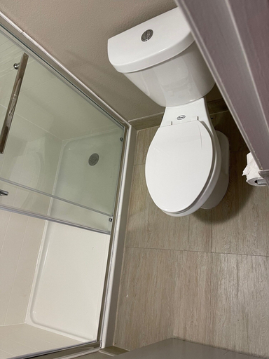 Bathroom 4, Scottish Inns, Banks