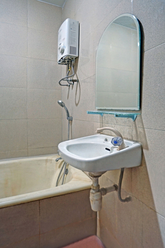 Bathroom 4, Hotel O Victory, Malang