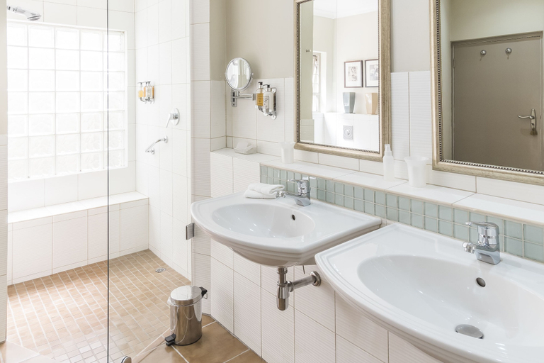 Bathroom 5, Schulphoek House, Overberg