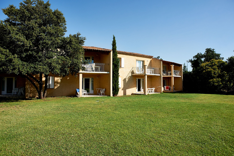 Exterior & Views 2, ResidHotel Golf Grand Avignon, Vaucluse