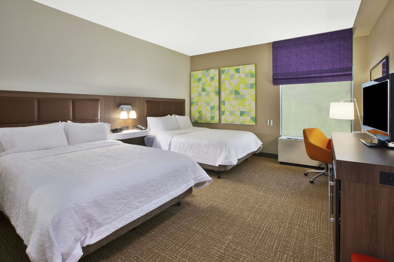 Bedroom 3, Hampton Inn White River Junction, Windsor