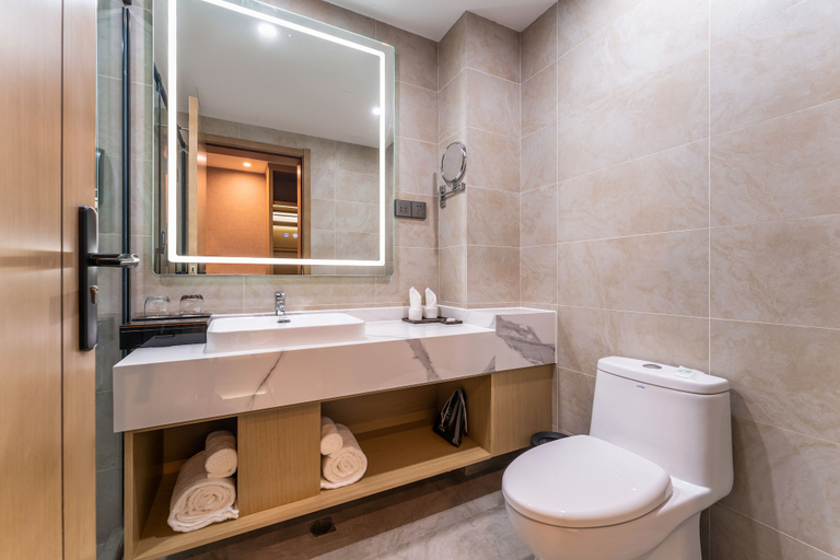 Bathroom 3, JOY FALL HOTEL, Qingdao
