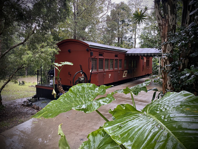 Mt Nebo Railway Carriage and Chalet, Pine Rivers Bal