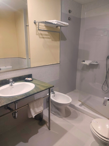 Bathroom 4, Hotel Puerta de Ocaña, Toledo