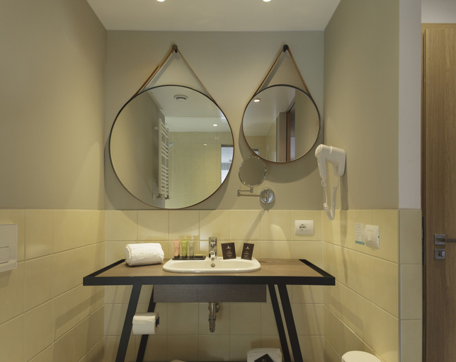 Bathroom 4, Mjus World Resort & Thermal Park, Körmend