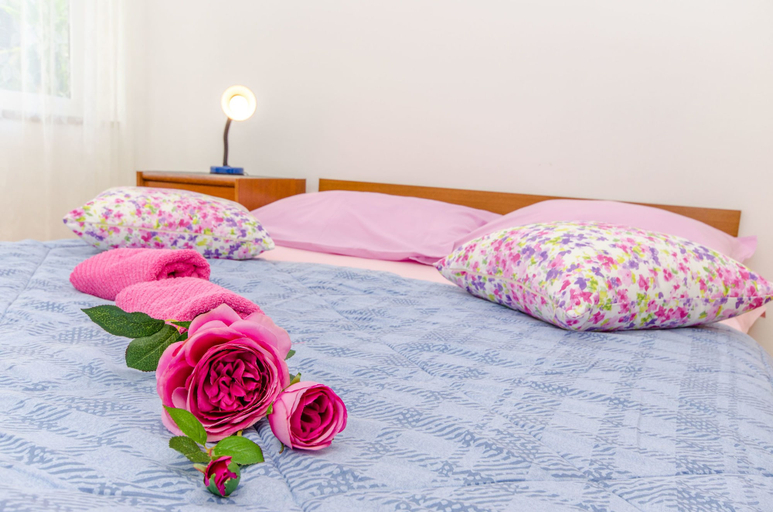 Bedroom 4, Apartments and Room Sun and Sea, Podgora