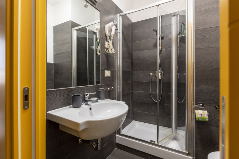 Bathroom 5, La Riviere Guesthouse Trastevere, Roma