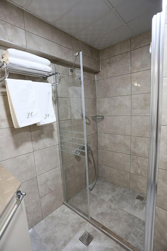 Bathroom 5, Life Corner Hotel, Konak