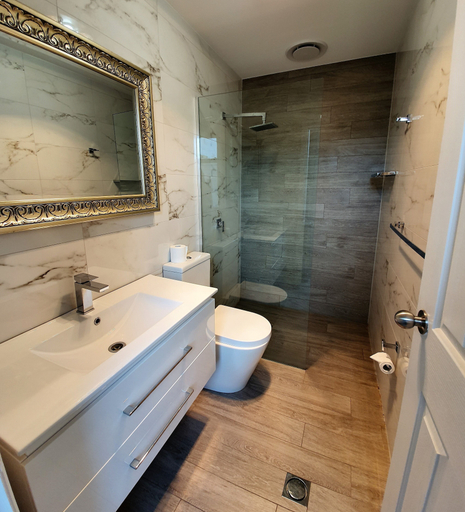 Bathroom 3, The Grand Hotel Newcastle, Newcastle - Inner City