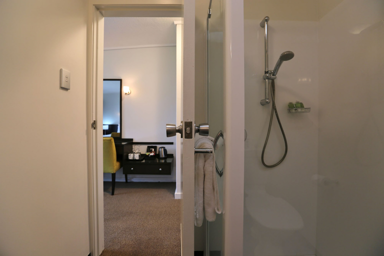 Bathroom 4, Heartland Hotel Haast, Westland