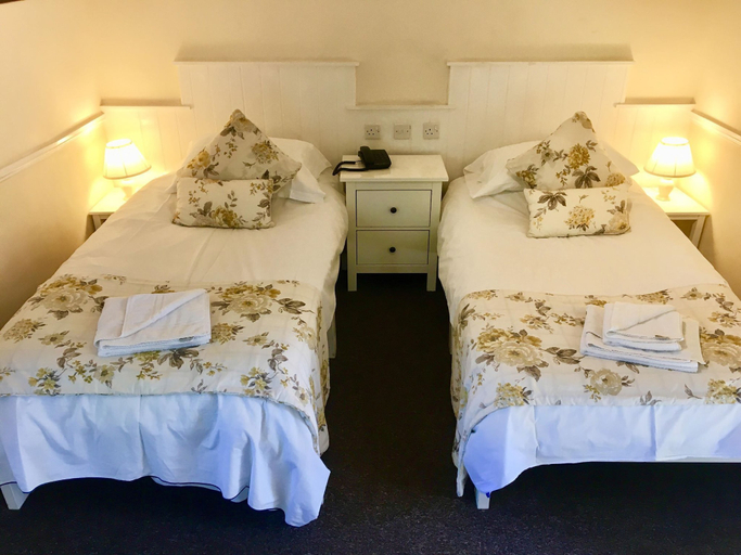 Bedroom 2, The Highwayman Hotel, Oxfordshire