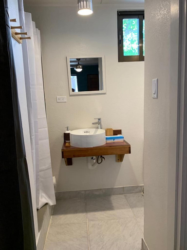 Bathroom 4, The Bounty Boutique Bohemian Hotel