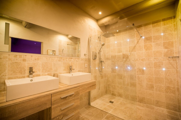 Bathroom 5, Abri Cosy, Gard