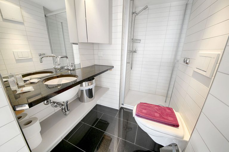 Bathroom 3, Hitrental Schmidgasse Apartments, Zürich