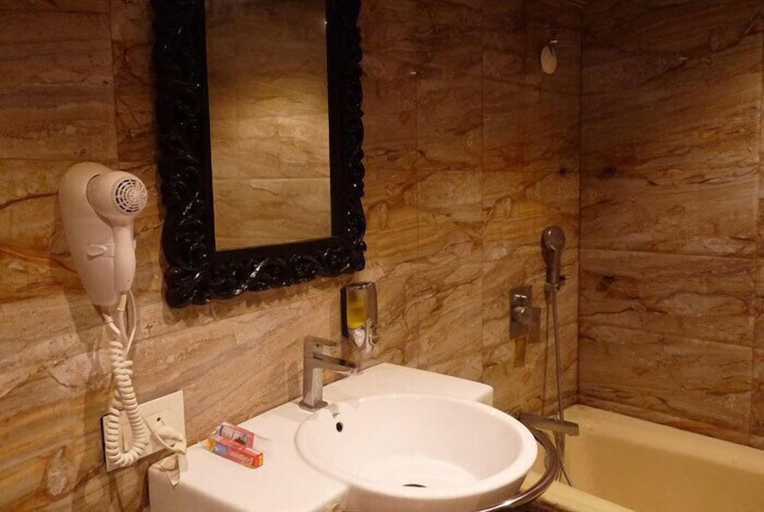 Bathroom 4, Fantasea Beach Resort, Sindhudurg