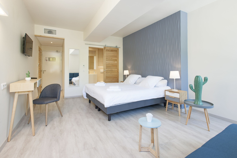 Bedroom 4, Hotel restaurant des Maures, Var