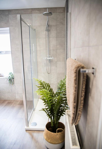 Bathroom 2, Buchanan House Sasco Apartments, Blackpool
