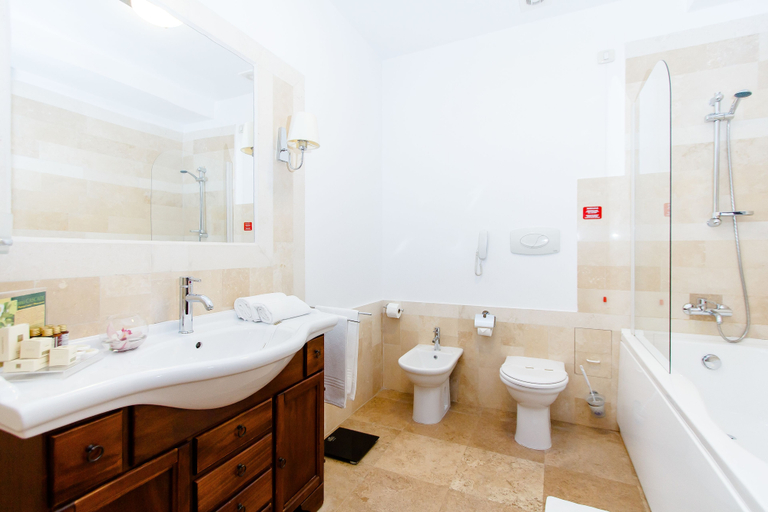 Bathroom 4, Hotel International Bucharest, Municipiul Bucuresti