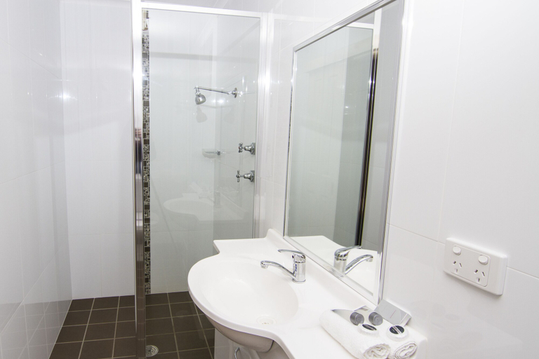 Bathroom 4, Green Gables Motel, Dubbo - Pt A