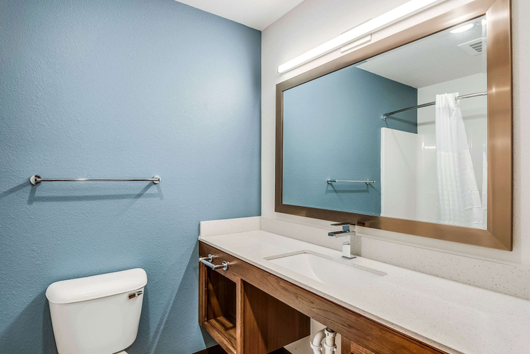 Bathroom 4, Woodspring Suites  West Des Moines, Dallas