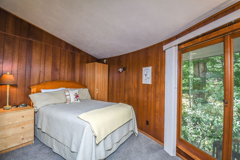 Bedroom 2, Finn Mccool's, Garrett