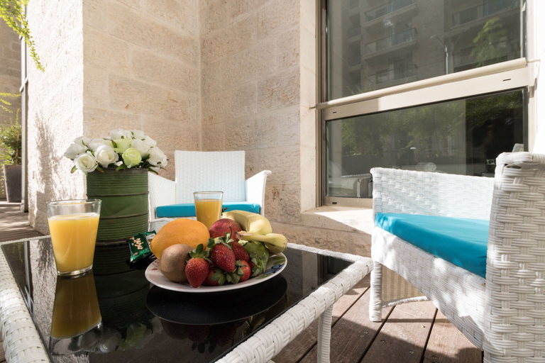 Food & Drinks 5, The Haneviim Court - Isrentals, Jerusalem