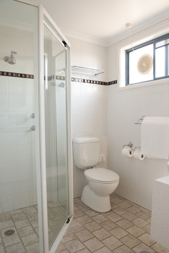 Bathroom 5, Rockpool Motor Inn, Kempsey