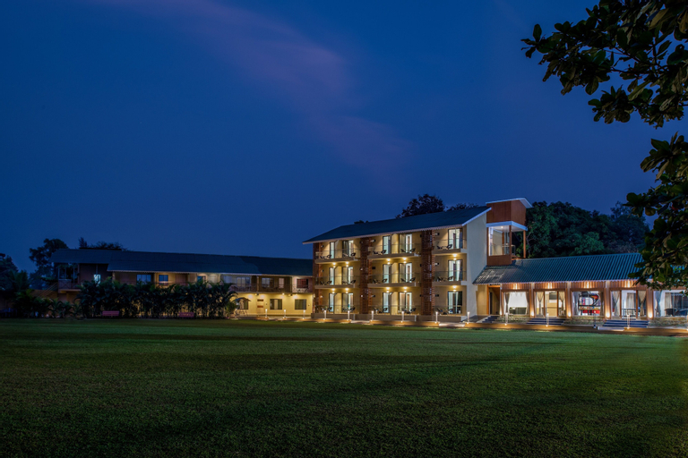 Exterior & Views