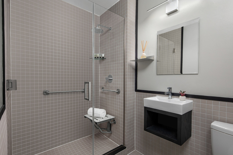 Bathroom 5, The Baltic Hotel, New York