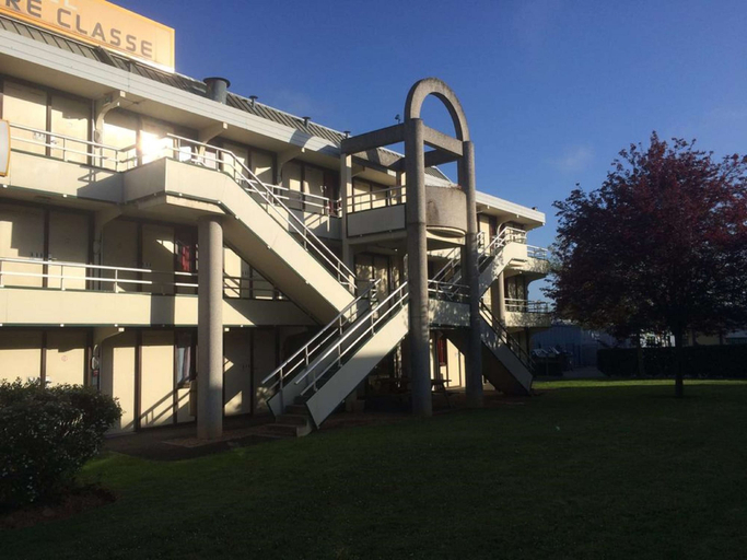 Exterior & Views