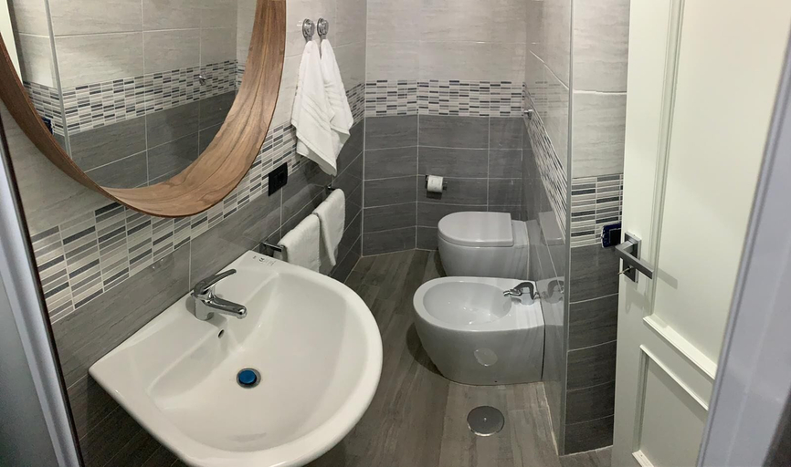 Bathroom 4, Franz Guest House, Napoli