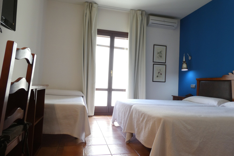 Bedroom 2, Hospederia de Loarre, Huesca