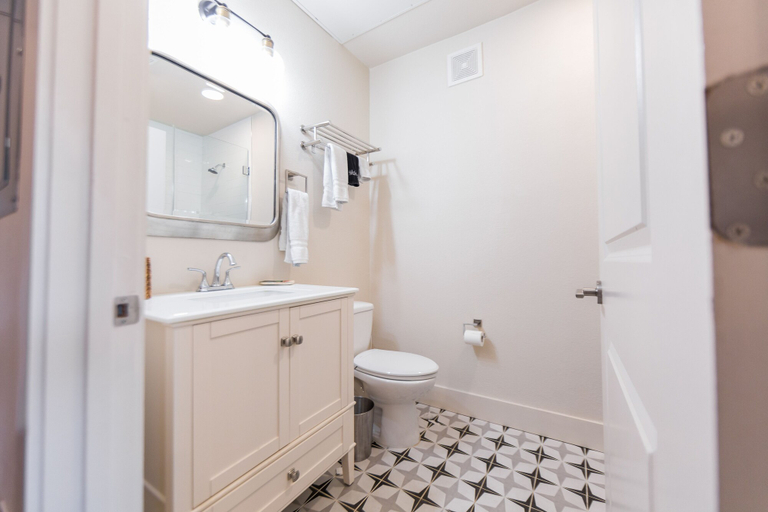 Bathroom 4, Bishop Arts Hotel by Qresorts., Dallas