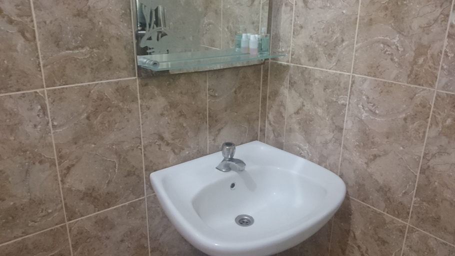 Bathroom 5, Batu Bolong Cottages, Lombok