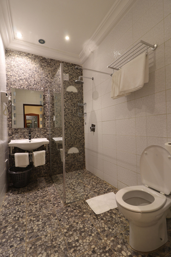 Bathroom 4, Senegambia Beach Hotel, Kombo Saint Mary