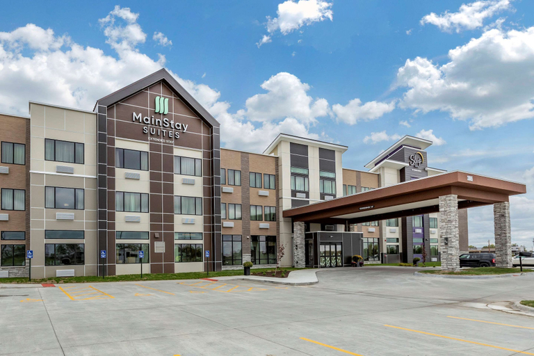 Exterior & Views 2, MainStay Suites Waukee - West Des Moines, Dallas