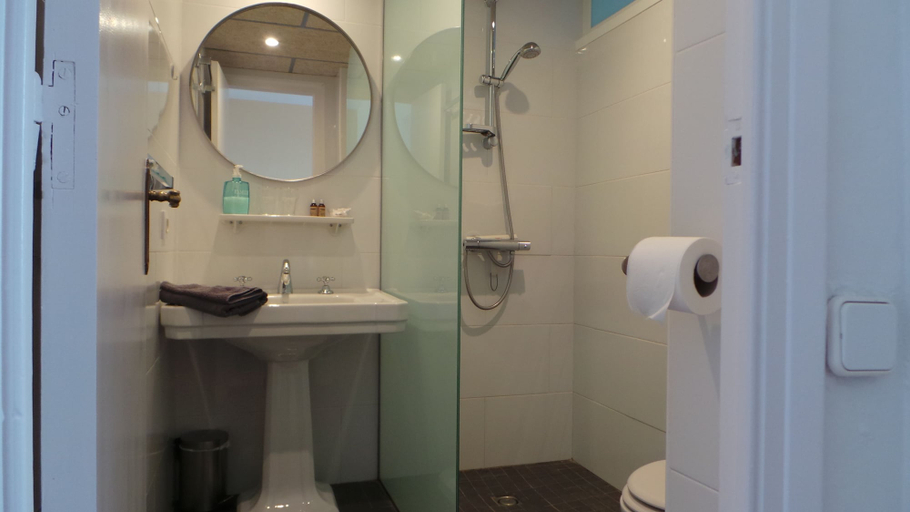 Bathroom 5, La Roqueta B&B, Girona