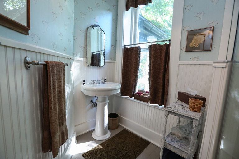 Bathroom 4, Black Sheep Inn and Spa, Steuben