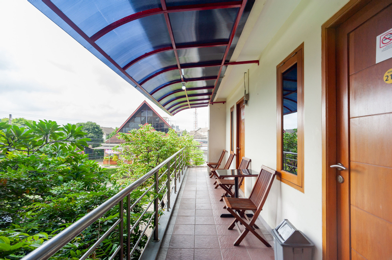 Exterior & Views 13