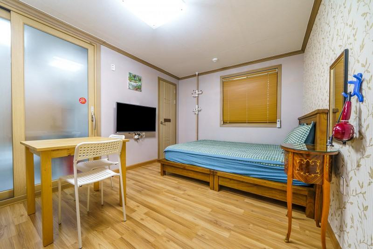Bedroom 2, Samcheok Come Play Pension, Samcheok