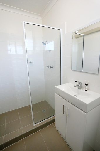 Bathroom 3, Townsville City Motel, Rosslea