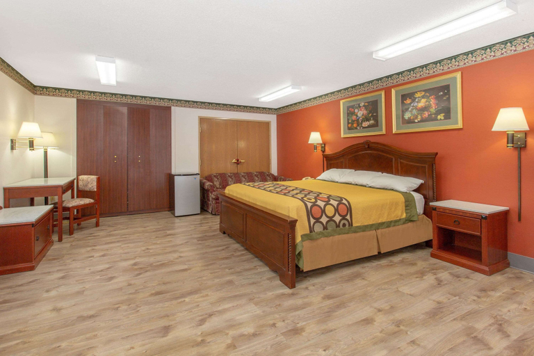 Bedroom 3, Super 8 by Wyndham Bedford, Lawrence