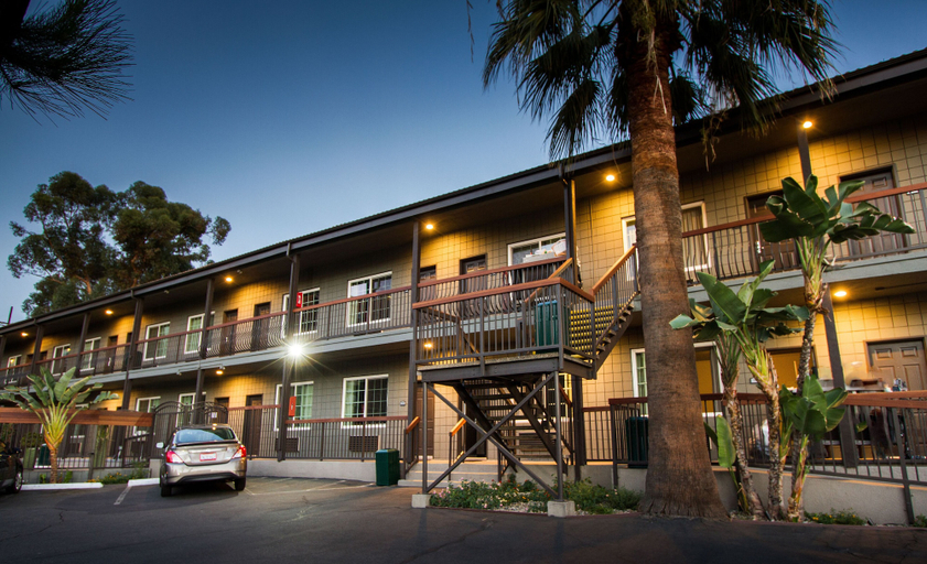 Exterior & Views 2, Granada Inn, Los Angeles