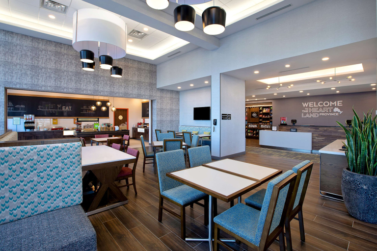 Food & Drinks 5, Hampton Inn & Suites Ottawa West, Ottawa