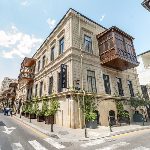 Exterior & Views